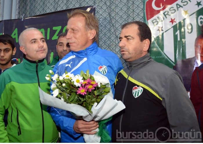 Taraftarlar Daum'u ve futbolcuları bağrına bastı!