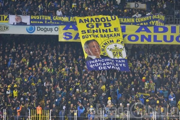 Fenerbahçe tribünlerinde dikkat çeken pankartlar
