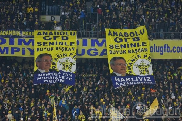 Fenerbahçe tribünlerinde dikkat çeken pankartlar
