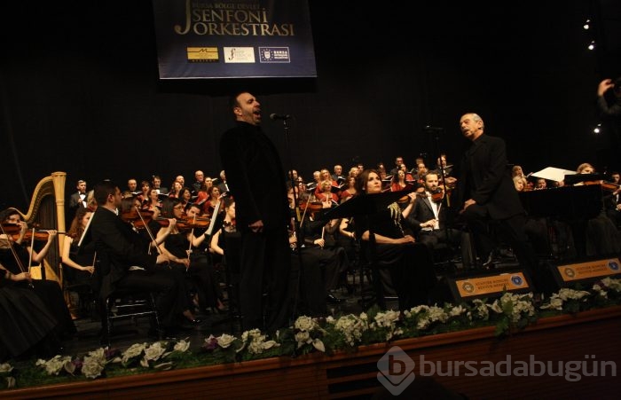 Genco Erkal 'Nazım Oratoryosu' ile Bursa'yı salladı...