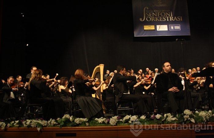 Genco Erkal 'Nazım Oratoryosu' ile Bursa'yı salladı...