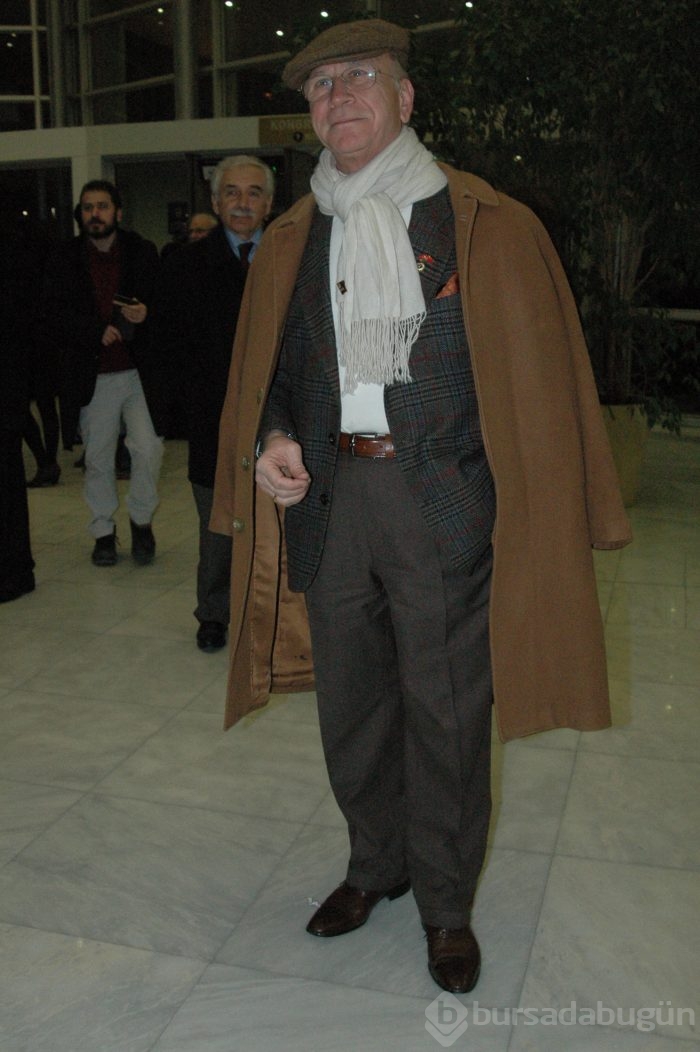 Genco Erkal 'Nazım Oratoryosu' ile Bursa'yı salladı...