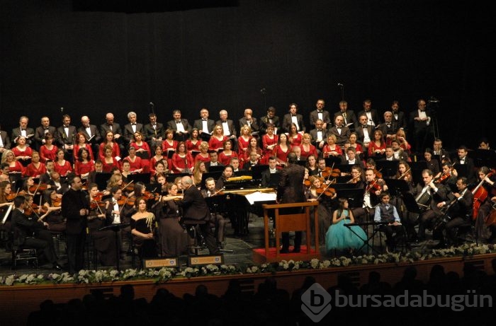 Genco Erkal 'Nazım Oratoryosu' ile Bursa'yı salladı...