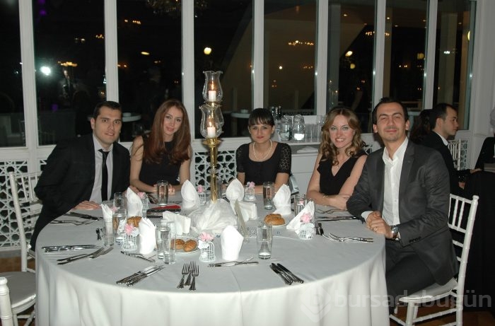 Burcu Terzioğlu ile Mert  Özkan nişanlandı...