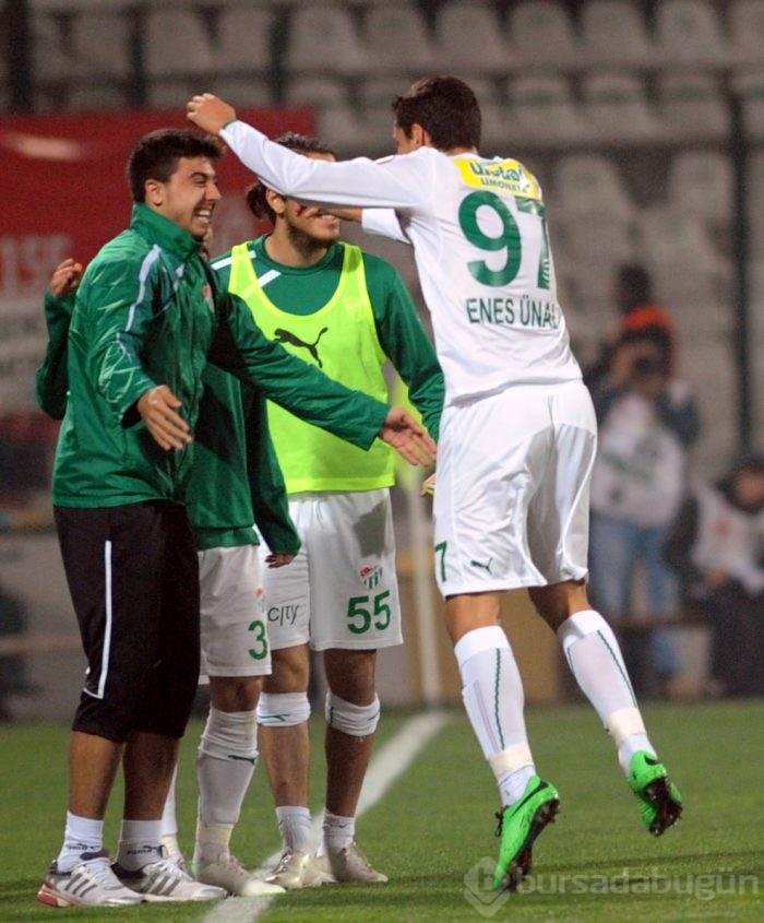Timsah yarı finalde!
