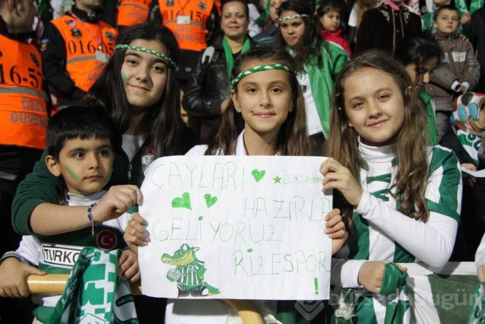 Bayanların ve çocukların Bursaspor aşkı!