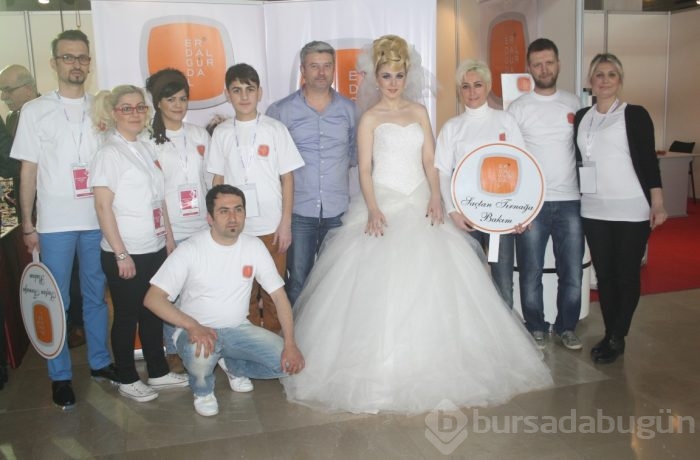 Bursa'da büyüleyen defilede sürpriz konser