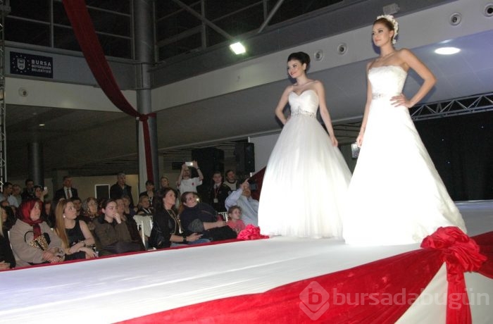 Bursa'da büyüleyen defilede sürpriz konser