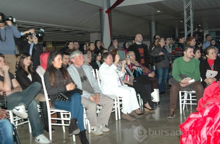 Bursa'da büyüleyen defilede sürpriz konser