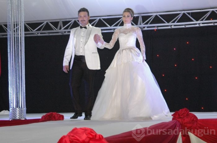 Bursa'da büyüleyen defilede sürpriz konser
