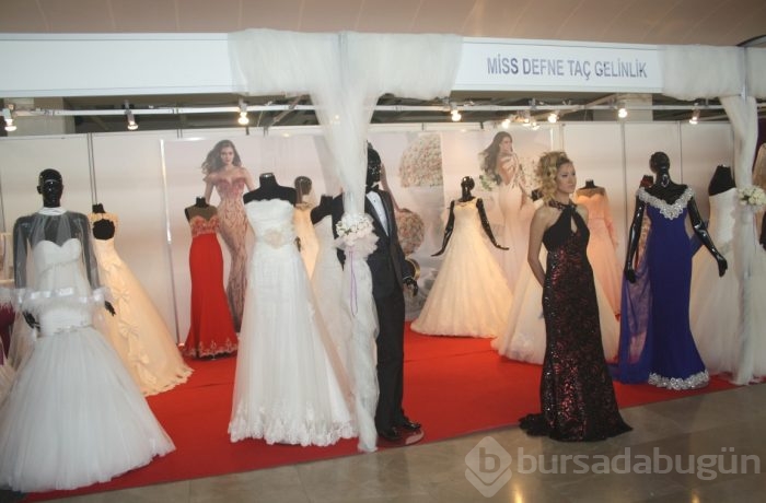 Bursa'da büyüleyen defilede sürpriz konser