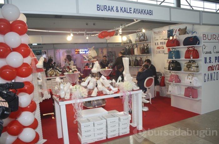 Bursa'da büyüleyen defilede sürpriz konser