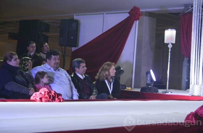 Bursa'da büyüleyen defilede sürpriz konser