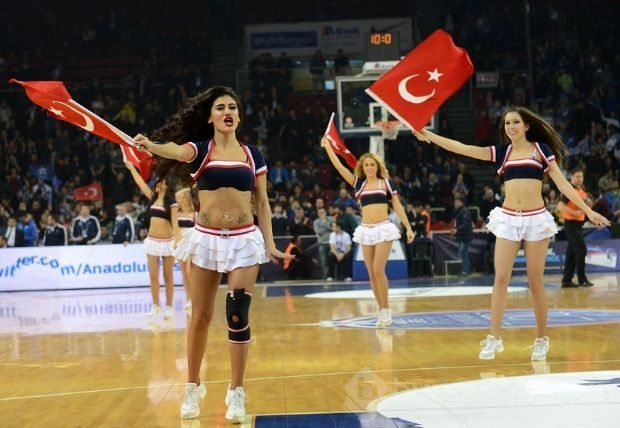 Kızlar çeyrek finalde!

