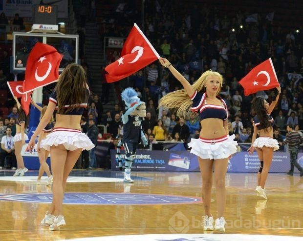 Kızlar çeyrek finalde!

