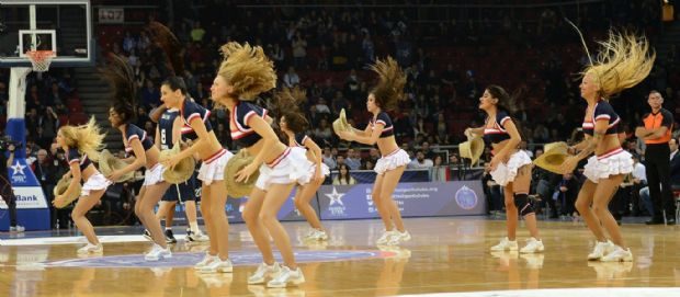 Kızlar çeyrek finalde!


