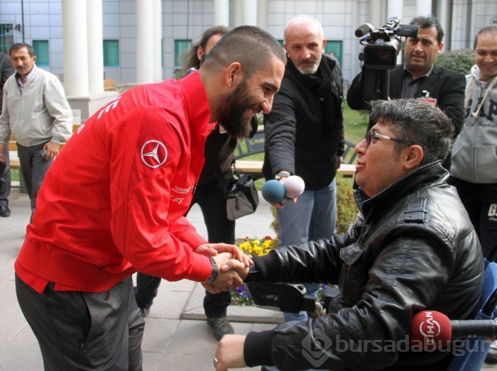 Milli takımdan gazilere moral ziyareti