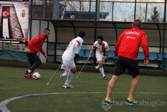 Milli takımdan gazilere moral ziyareti