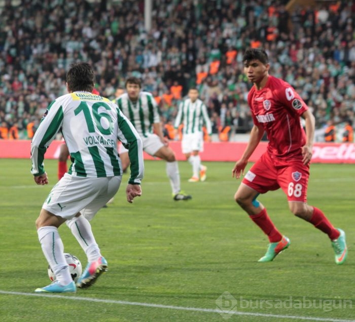 Timsah 3 puanı söktü aldı!