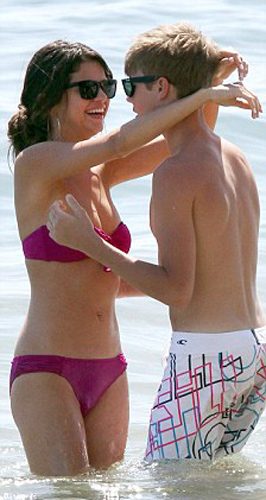 Justin Bieber yine rahat durmadı

