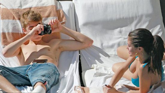 Justin Bieber yine rahat durmadı
