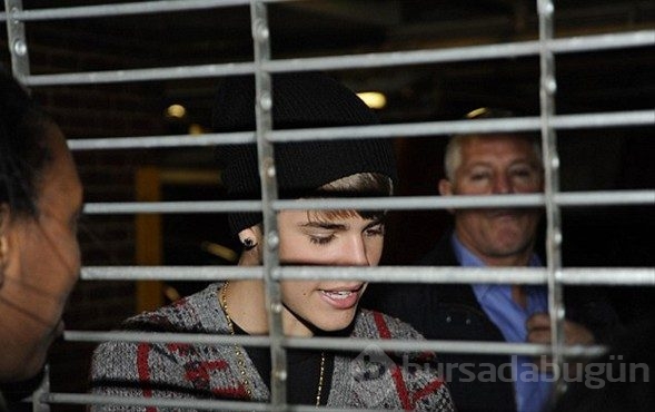 Justin Bieber yine rahat durmadı
