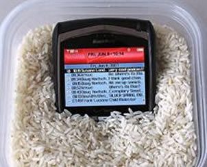 Suya düşen cep telefonu nasıl kurtarılır?