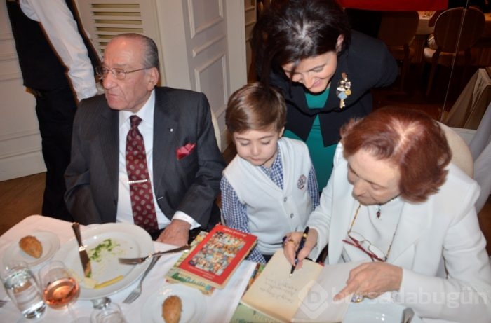 Melvin Jones Hizmet ödülü Yazar Gülten Dayıoğlu'nun... 