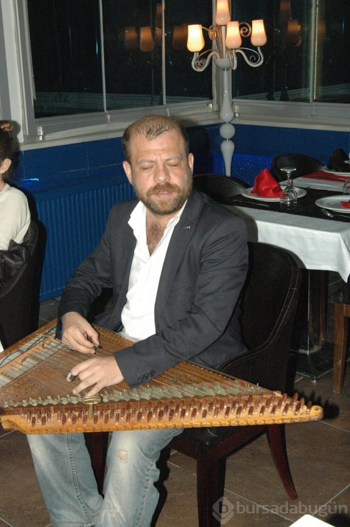 Seçim stresini Bursa gecelerinde attılar