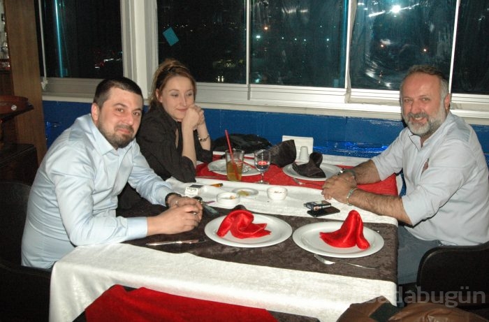 Seçim stresini Bursa gecelerinde attılar