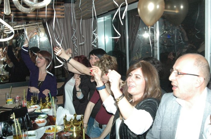 Seçim stresini Bursa gecelerinde attılar
