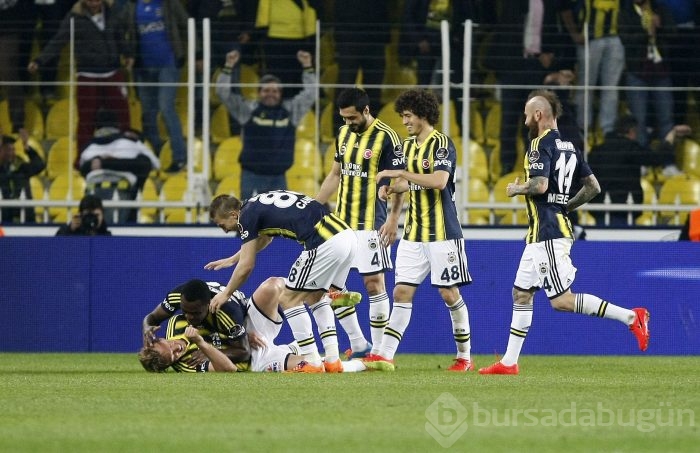 Timsah deplasmanda gülmeyi unuttu!