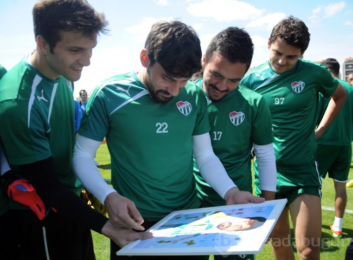 Bursasporlu futbolculara "karikatür" sürprizi!