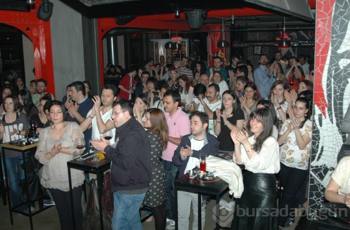 Aşık olduğu kıza sahnede böyle teklif yaptı - ÖZEL HABER