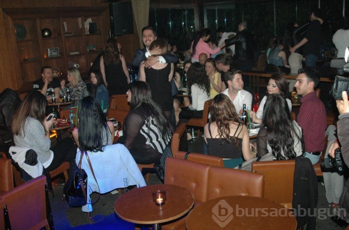 Aşık olduğu kıza sahnede böyle teklif yaptı - ÖZEL HABER