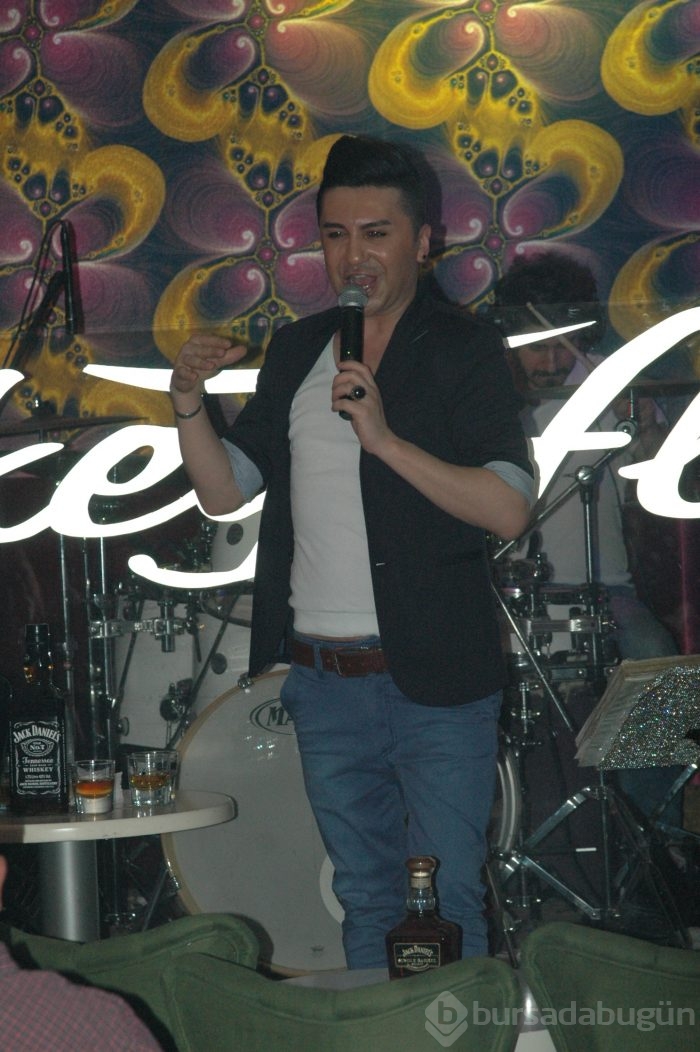 Aşık olduğu kıza sahnede böyle teklif yaptı - ÖZEL HABER