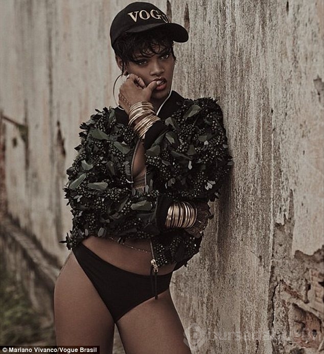 Rihanna'dan olay yaratacak pozlar...