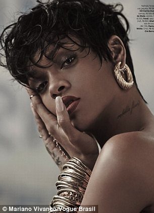 Rihanna'dan olay yaratacak pozlar...
