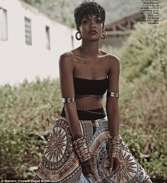 Rihanna'dan olay yaratacak pozlar...