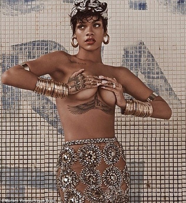 Rihanna'dan olay yaratacak pozlar...