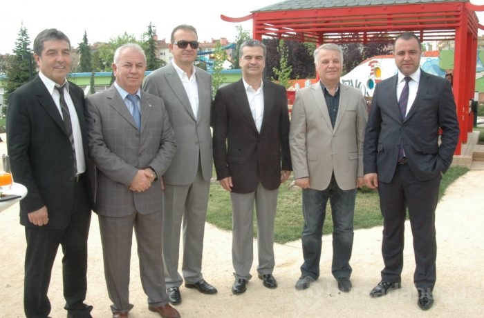 Podyum Park'ın Tenis kulübü hizmete girdi...