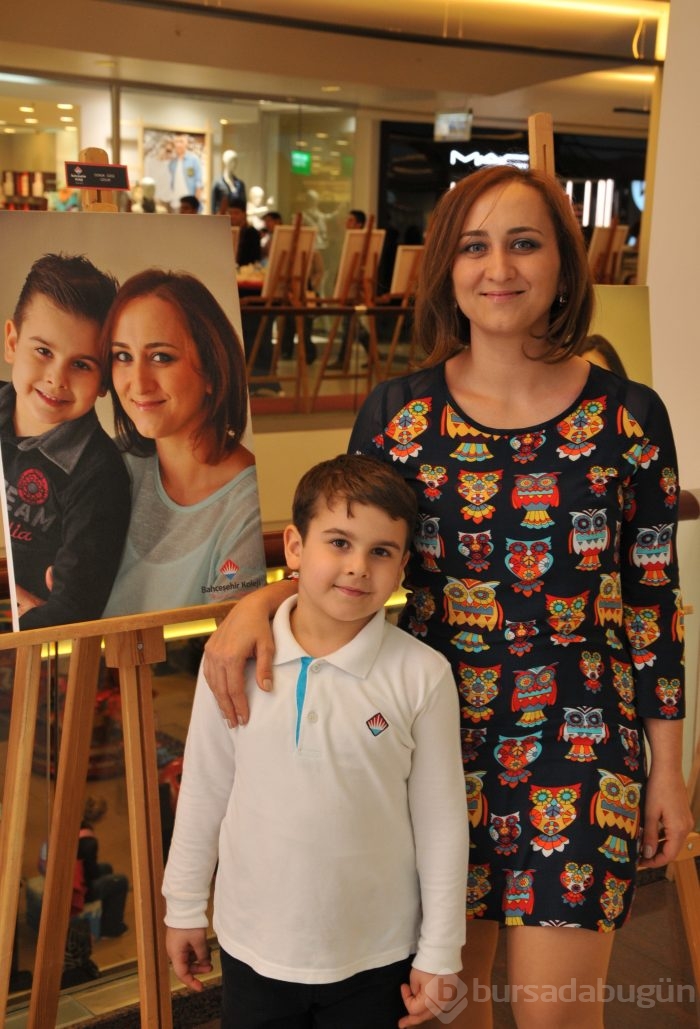   Annem ve Ben sergisi Zafer Plaza'da açıldı...