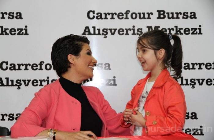 İclal Aydın Bursalı hayranlarıyla buluştu 