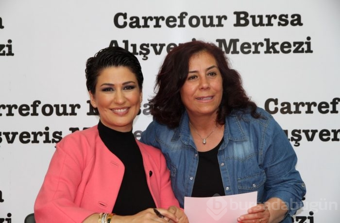 İclal Aydın Bursalı hayranlarıyla buluştu 