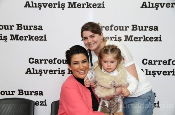 İclal Aydın Bursalı hayranlarıyla buluştu 