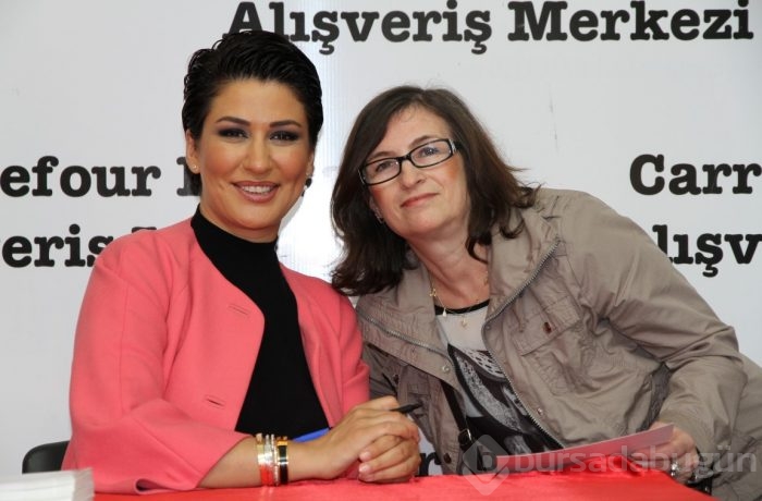 İclal Aydın Bursalı hayranlarıyla buluştu 