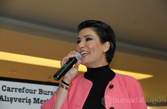 İclal Aydın Bursalı hayranlarıyla buluştu 