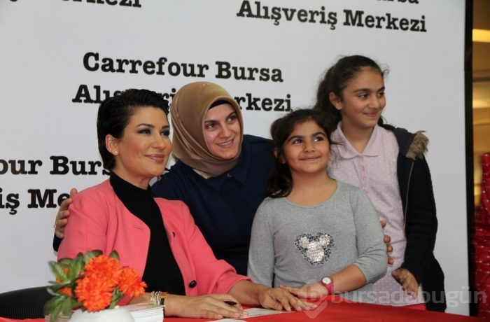 İclal Aydın Bursalı hayranlarıyla buluştu 