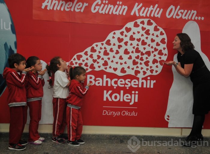 Anneleriyle pasta yaptılar...