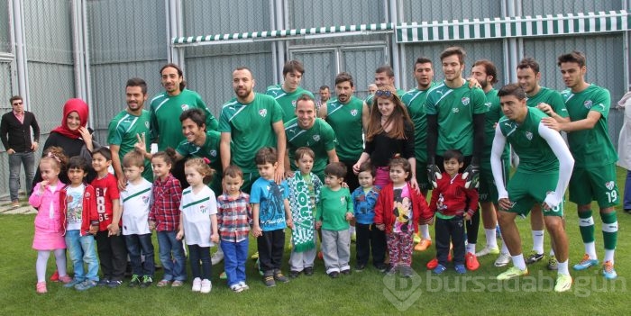 Bursaspor'a miniklerden moral ziyareti